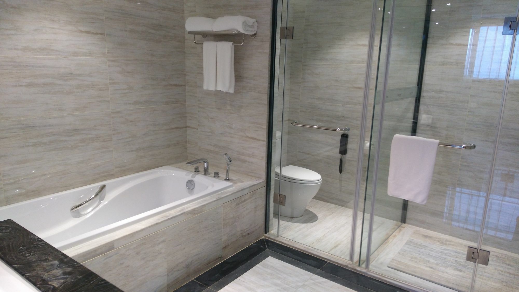 Hilton Garden Inn Wuhan Hankou Eksteriør billede